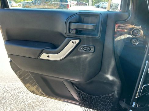 Used 2017 Jeep Wrangler Unlimited Sahara w/ Connectivity Group image 26