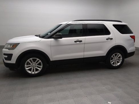 Used 2017 Ford Explorer FWD image 2