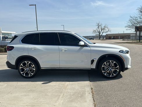 Used 2026 BMW X5 sDrive40i w/ Premium Package image 9