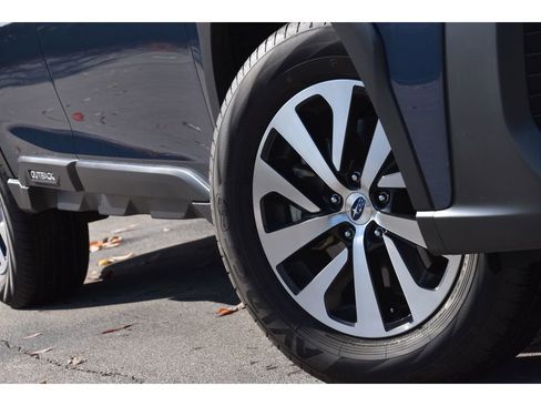 Certified 2025 Subaru Outback Premium image 10