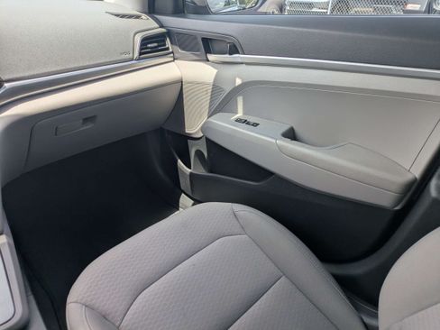 Used 2019 Hyundai Elantra SE FWD image 15