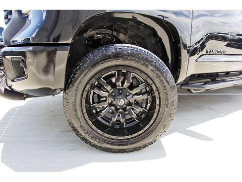 Used 2017 Toyota Tundra SR5 w/ SR5 Upgrade Package RWD image 30