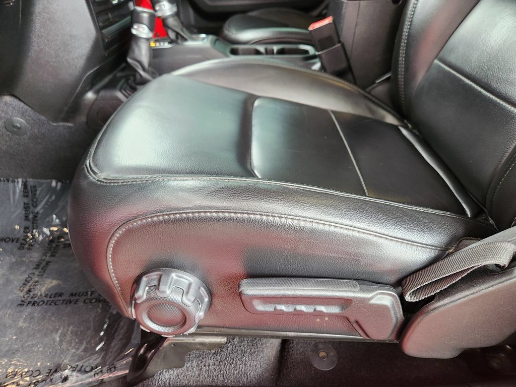 Used 2020 Jeep Wrangler Unlimited Sahara AWD/4WD image 15