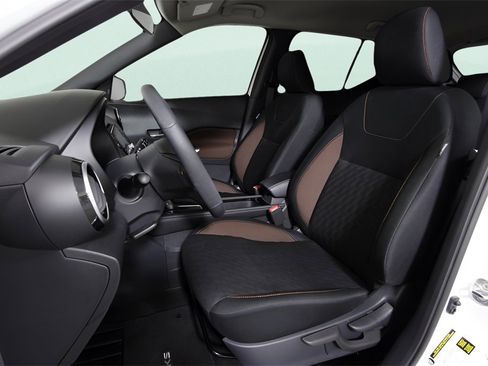 Used 2024 Nissan Kicks SR w/ Exterior Package image 16