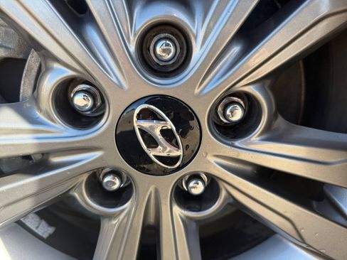 Used 2018 Hyundai Elantra Value Edition FWD image 25