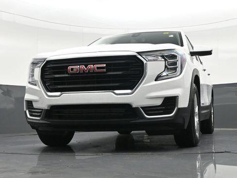 Used 2023 GMC Terrain SLE image 30