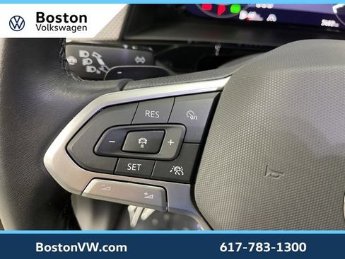 Used 2025 Volkswagen Atlas Cross Sport SEL R-Line image 16