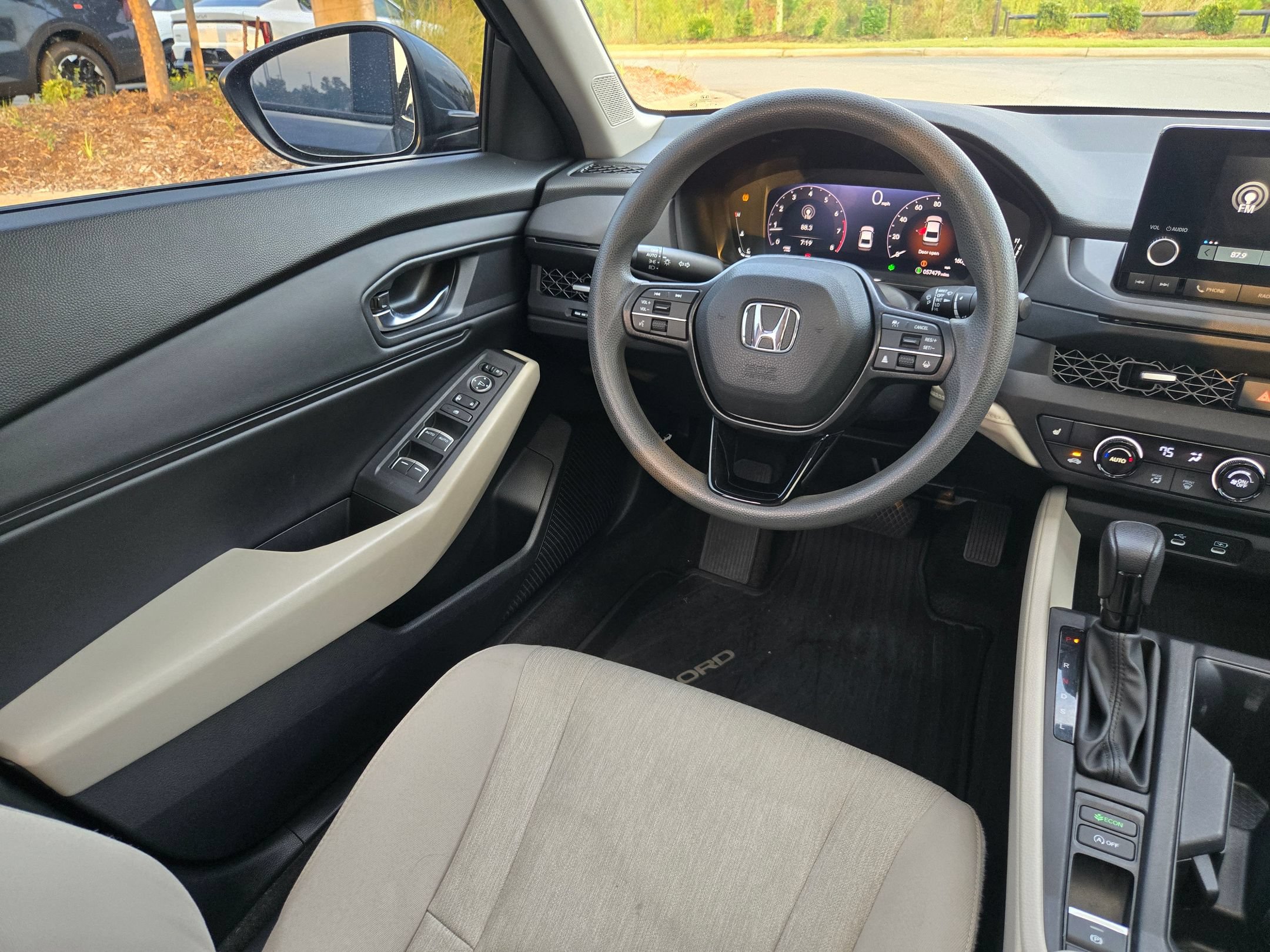 Used 2023 Honda Accord EX image 9