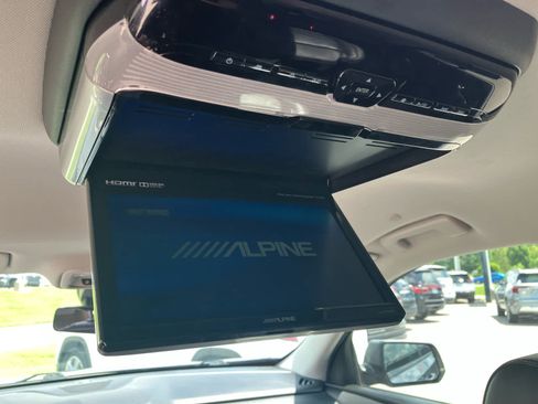 Used 2021 Chevrolet Traverse RS AWD/4WD image 31