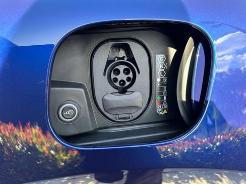 New 2026 Porsche Macan 4 Electric AWD/4WD image 43