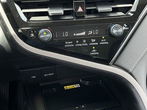 Used 2024 Toyota Camry XSE FWD image 18