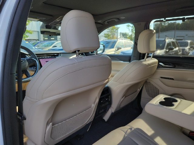 Certified 2025 Jeep Grand Cherokee Limited w/ Luxury Tech Group II RWD image 13