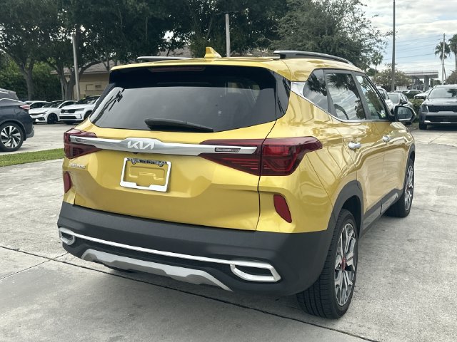Certified 2023 Kia Seltos SX w/ SX Sunroof Package AWD/4WD image 6