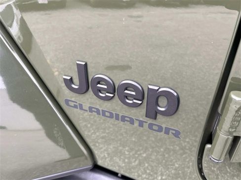Used 2021 Jeep Gladiator Willys image 10