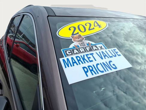 Used 2024 GMC Acadia Elevation image 9