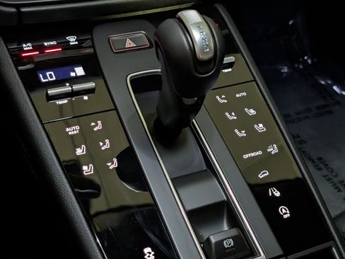 Certified 2026 Porsche Macan AWD/4WD image 42