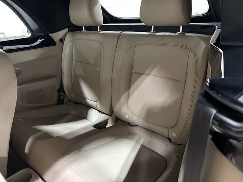 Used 2013 Volkswagen Beetle Turbo 60's Edition FWD image 21