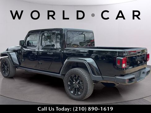 Used 2025 Jeep Gladiator Sport AWD/4WD image 10