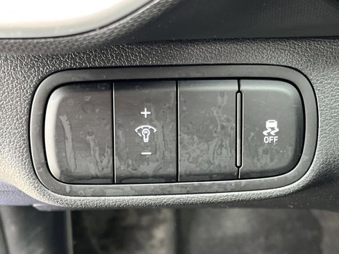 Used 2023 Hyundai Venue SE image 19