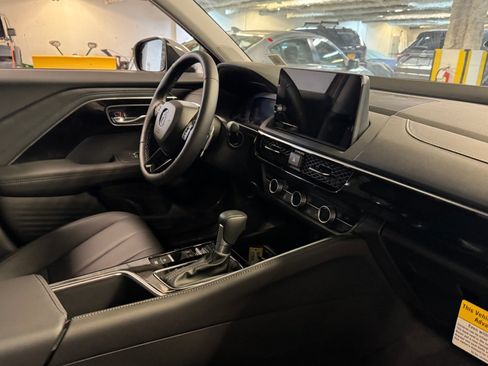 Certified 2025 Acura ADX AWD image 33