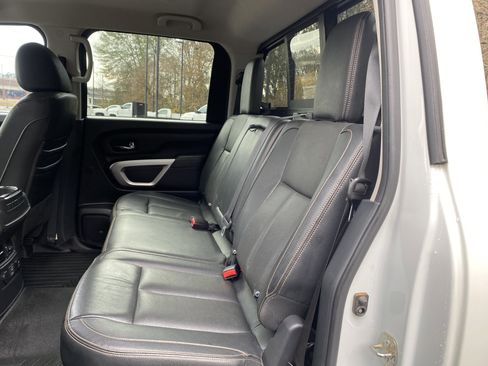 Used 2019 Nissan Titan SL w/ Chrome Package image 33
