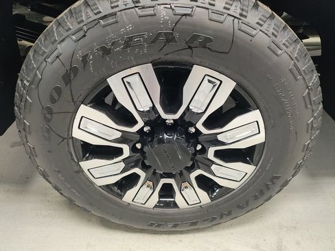 New 2026 GMC Sierra 2500 Denali w/ Denali Reserve Package AWD/4WD image 3