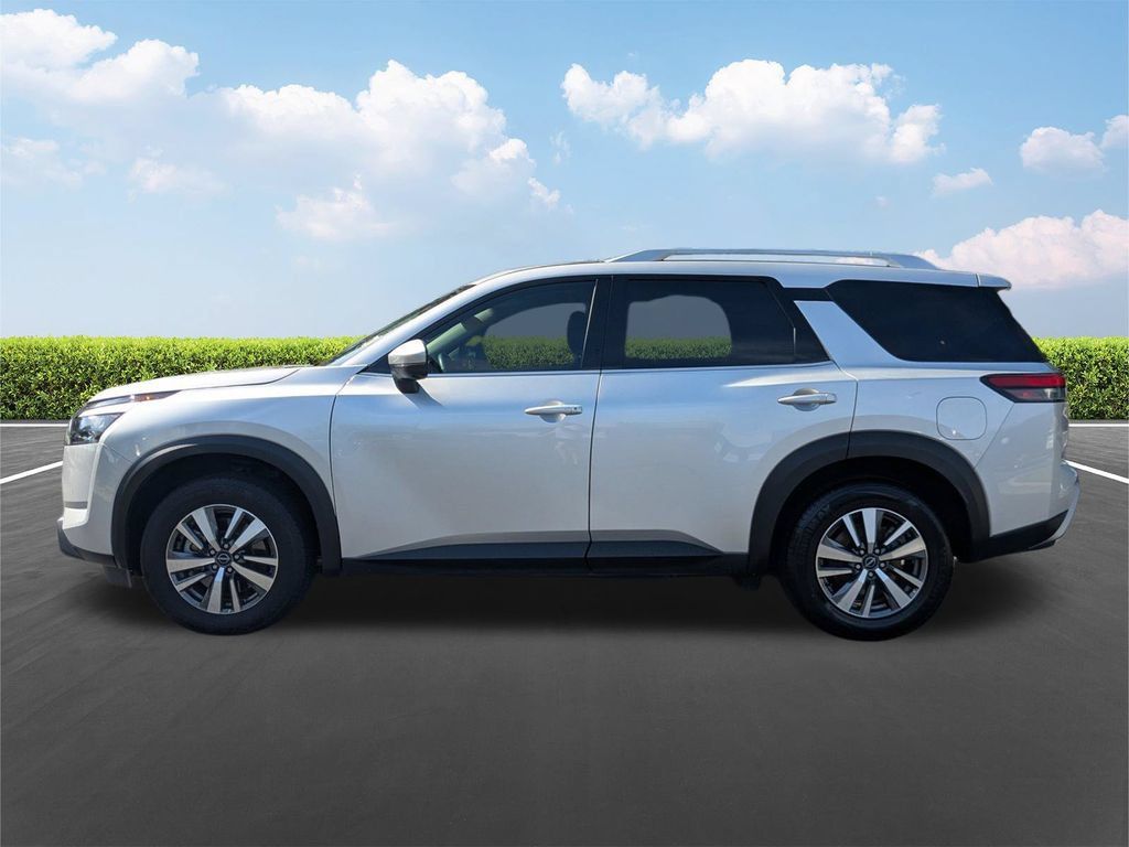 Used 2025 Nissan Pathfinder SL FWD image 9