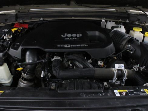 Used 2022 Jeep Gladiator Rubicon w/ Cold Weather Group AWD/4WD image 37
