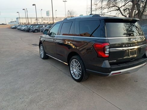 Used 2024 Ford Expedition Limited image 7