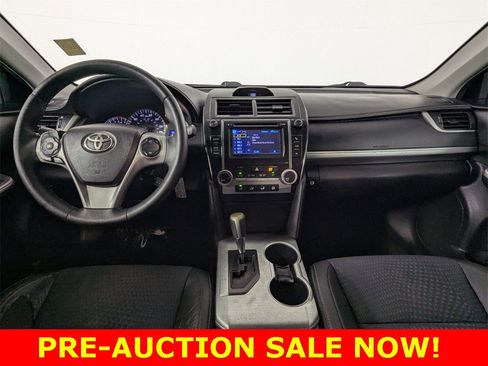 Used 2014 Toyota Camry L image 14