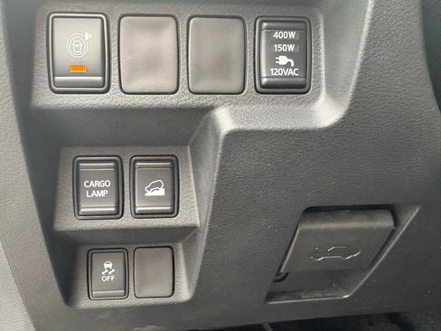 Used 2022 Nissan Frontier SV AWD/4WD image 24