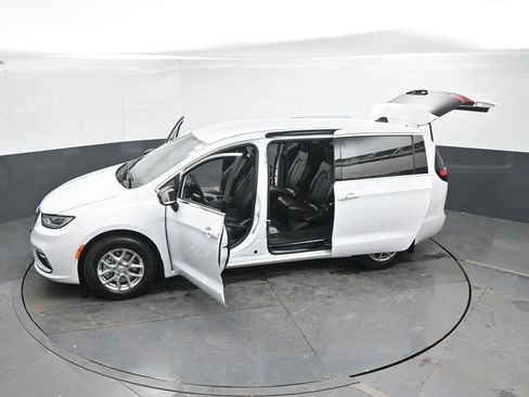 New 2026 Chrysler Pacifica Select FWD image 48