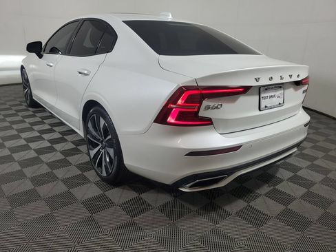 Used 2022 Volvo S60 B5 Momentum w/ Premium Package AWD/4WD image 6