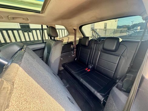 Used 2019 Volkswagen Tiguan SEL R-Line FWD image 15