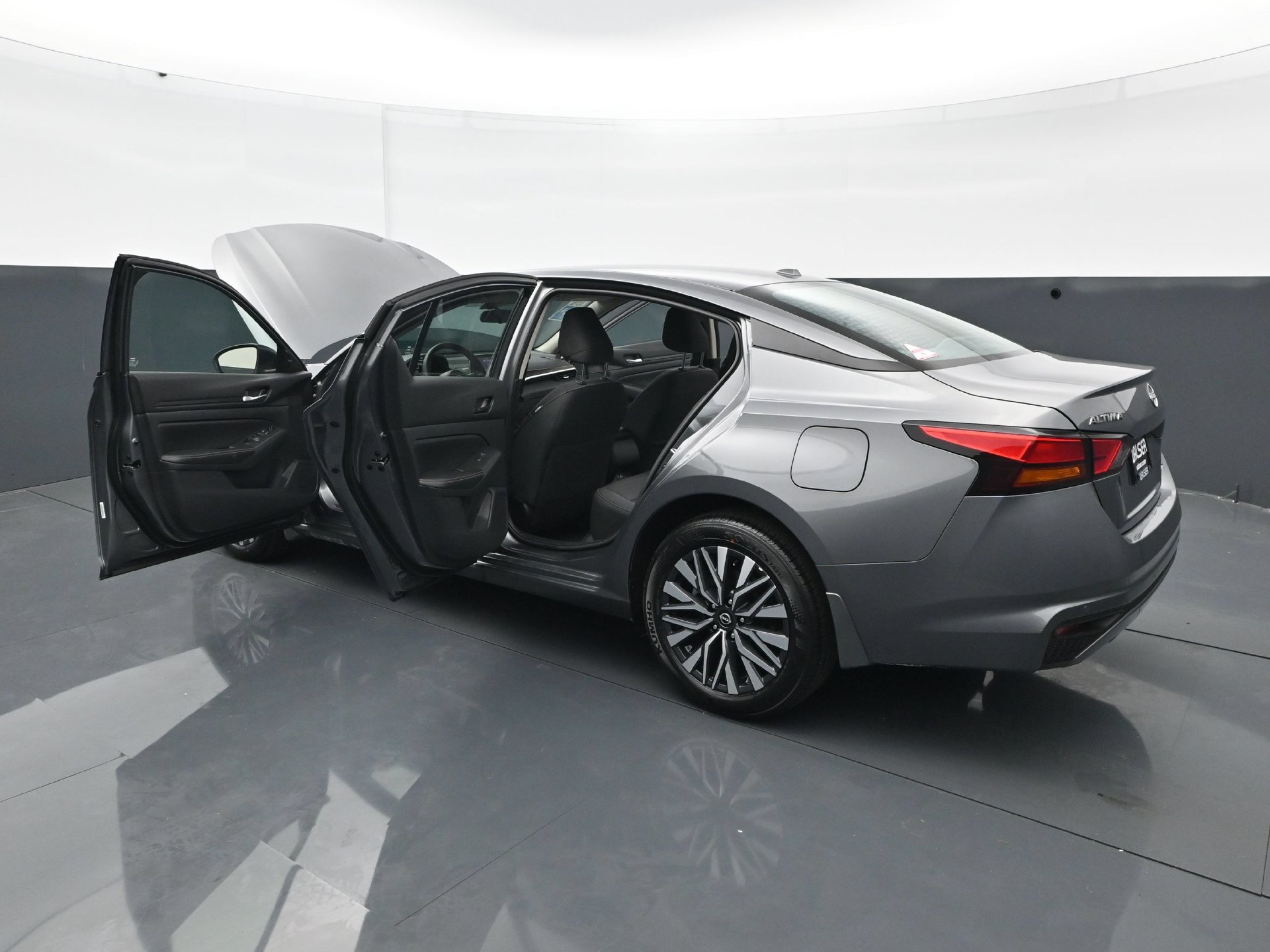 Used 2024 Nissan Altima 2.5 SV AWD/4WD image 29