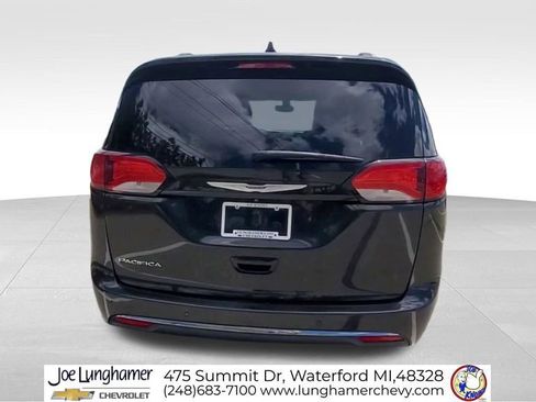 Used 2020 Chrysler Pacifica Touring-L FWD image 7
