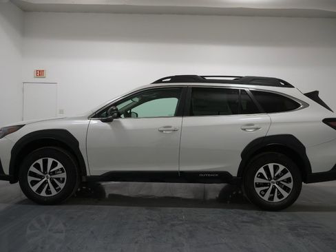 Used 2025 Subaru Outback Premium image 15