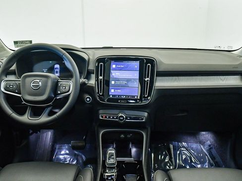 Certified 2025 Volvo XC40 B5 Ultra w/ Climate Package image 14