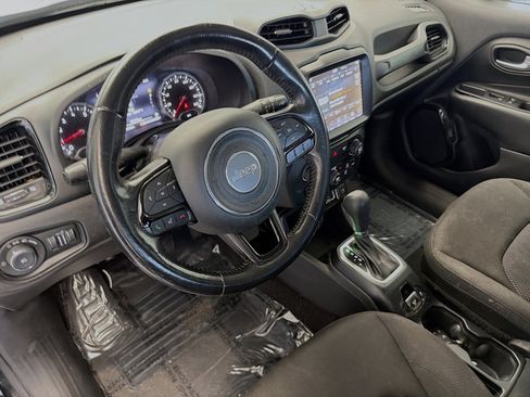Used 2018 Jeep Renegade Altitude w/ UConnect 8.4 Nav Group FWD image 7