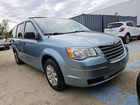 Used 2008 Chrysler Town & Country LX FWD image 1