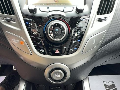 Used 2013 Hyundai Veloster w/ Style Pkg FWD image 9