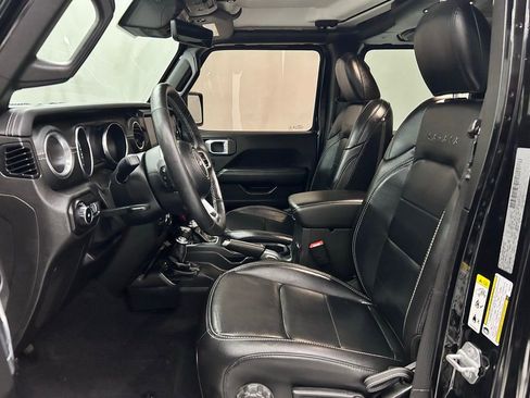 Used 2019 Jeep Wrangler Unlimited Sahara image 12