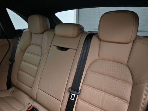 Certified 2026 Porsche Macan AWD/4WD image 6