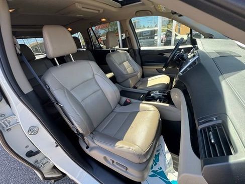 Used 2017 Honda Pilot Elite image 11