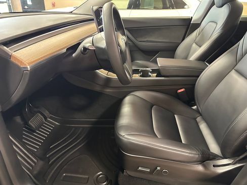 Used 2021 Tesla Model Y Long Range image 13