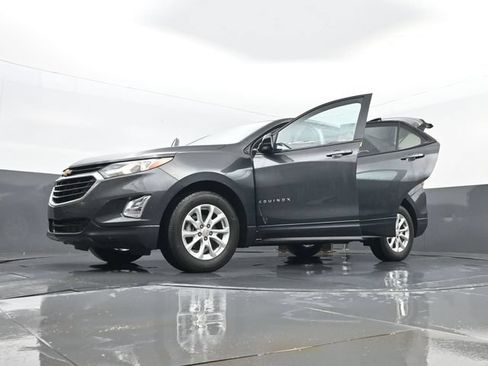 Used 2021 Chevrolet Equinox LS w/ LS Convenience Package FWD image 32