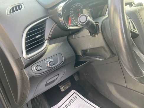 Used 2019 Chevrolet Trax LT w/ LT Convenience Package image 17