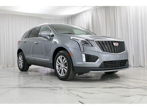 Used 2022 Cadillac XT5 Premium Luxury image 2