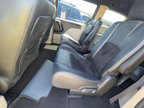 Used 2018 Dodge Grand Caravan SXT FWD image 16