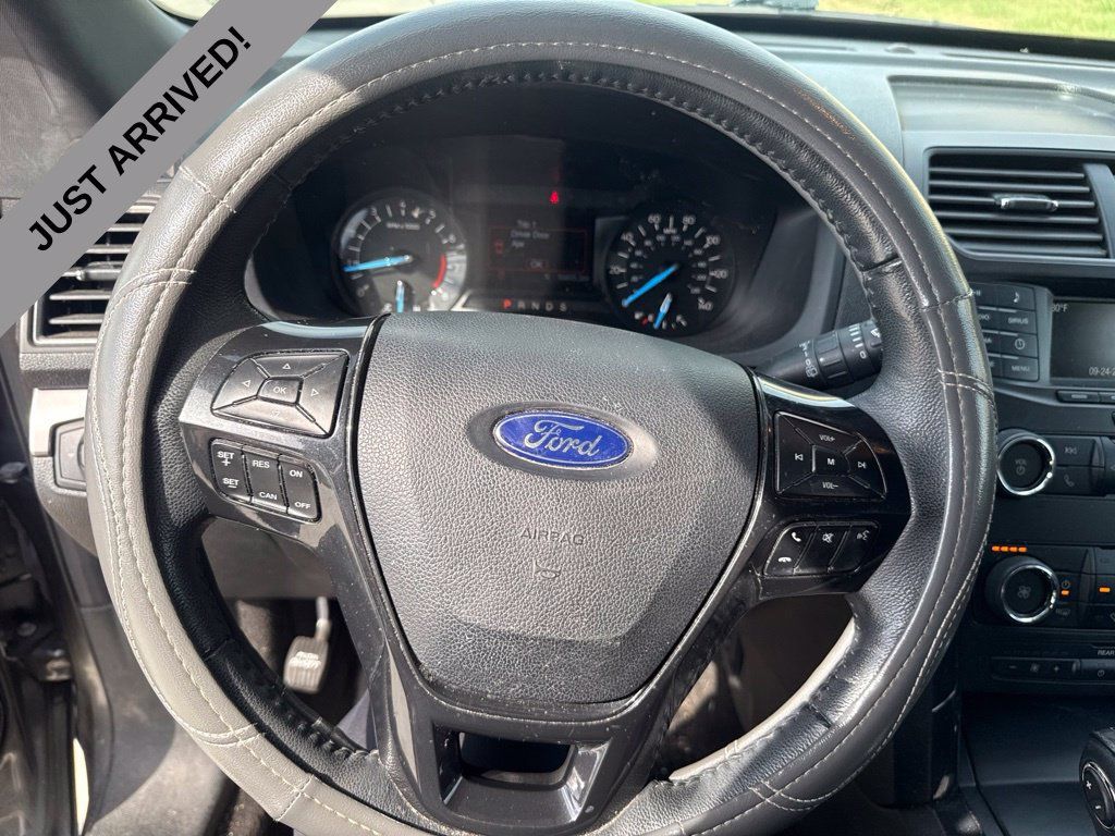Used 2018 Ford Explorer XLT AWD/4WD image 10
